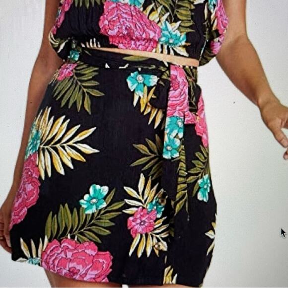 Billabong Black  Sway Away Hawaiian Floral Mini SkirtTie Waist Small - Picture 1 of 7